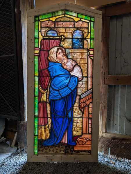 Mary-and-the-Infant-Child-Jesus-Traditional-Window