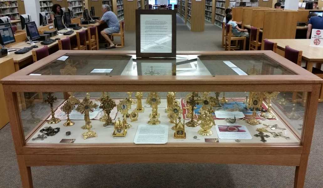 Relic-Reliquary-Display-1