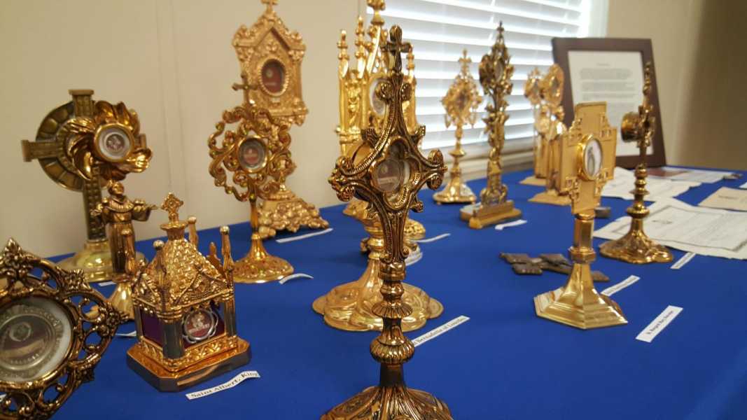 Relic-Reliquary-Display-7